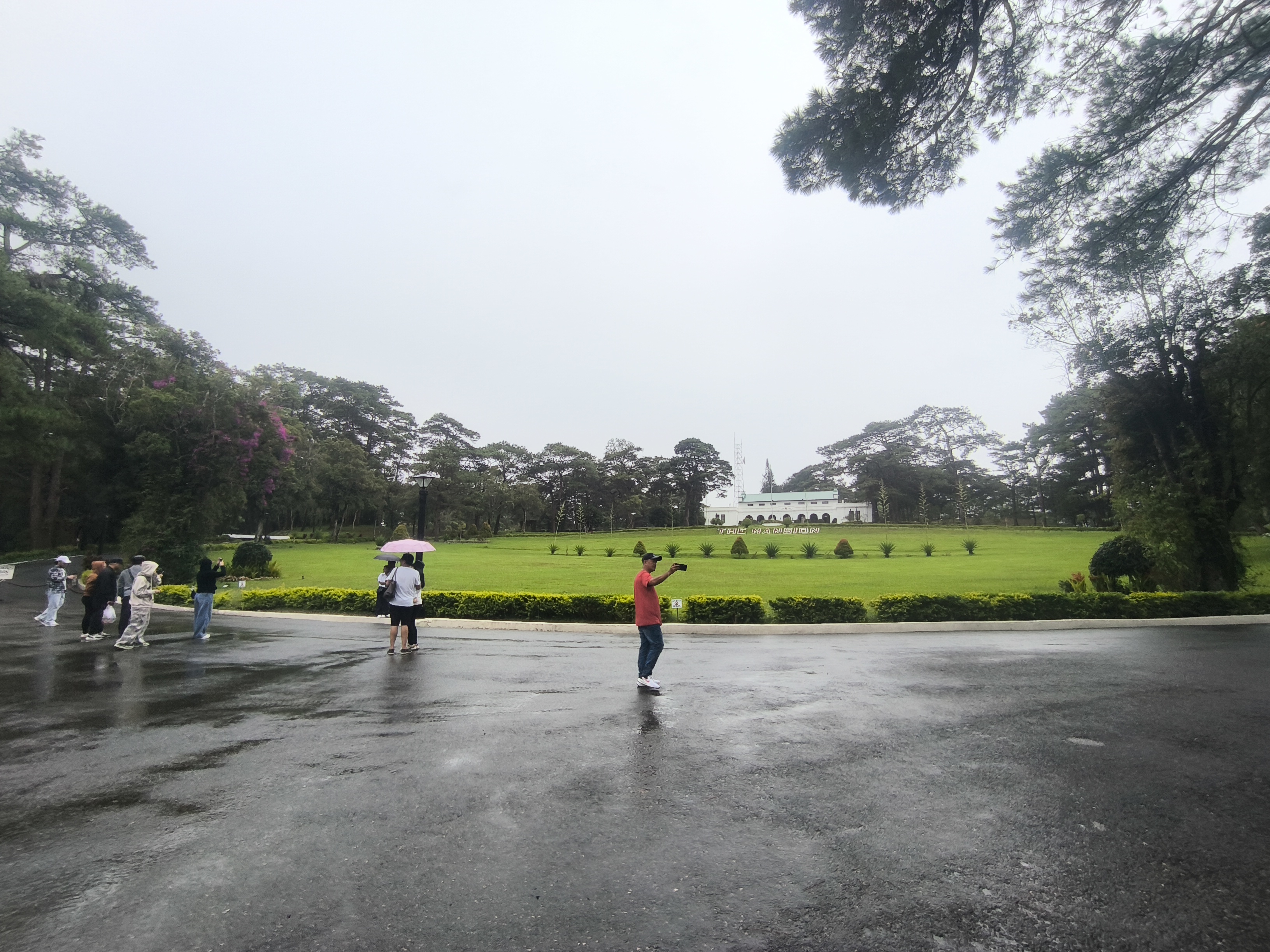 Burnham Park Baguio — larawan 18 sa 18: tanawin ng parke, lagoon, rose garden, pine trees, at mga aktibidad