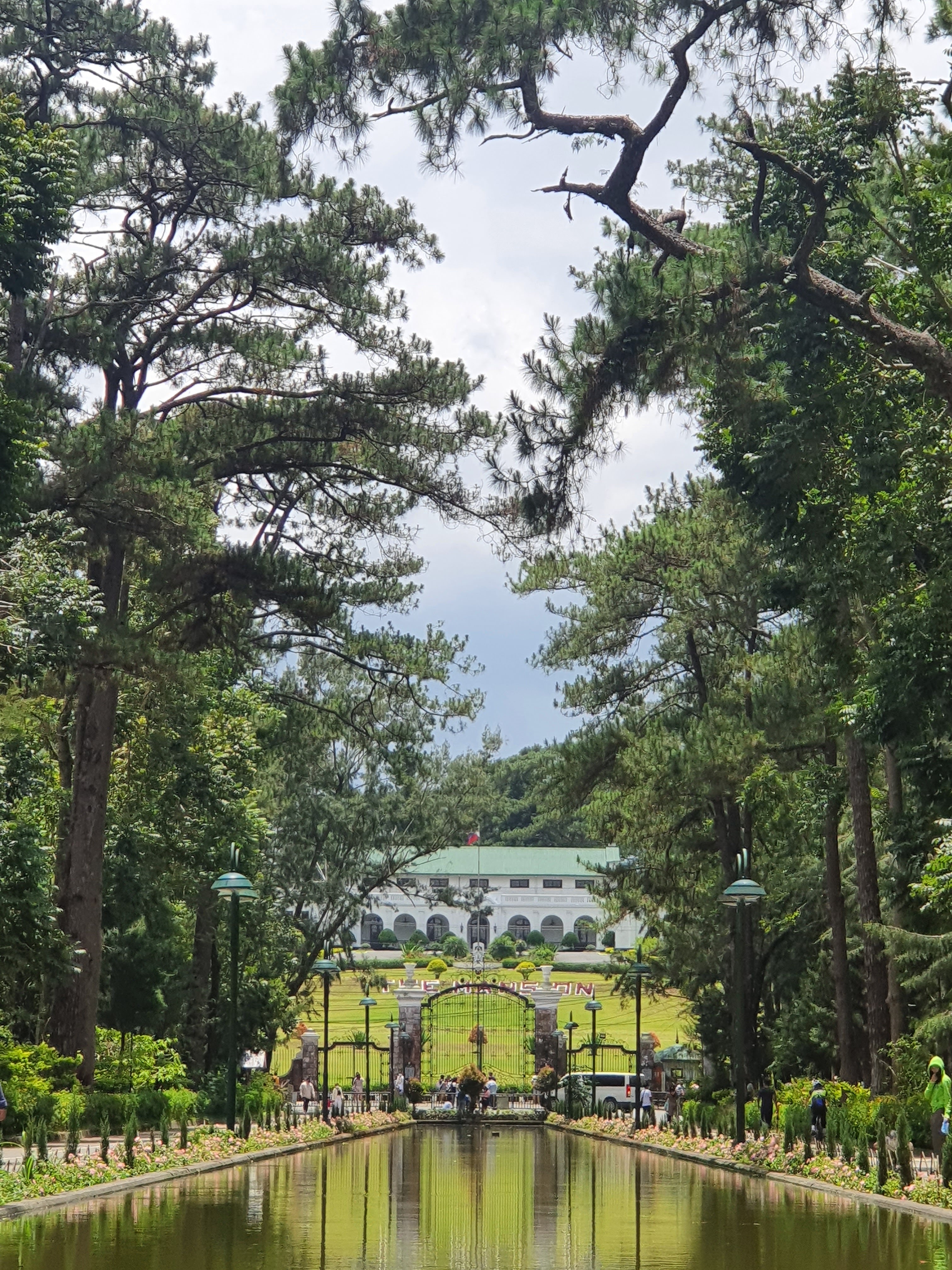 Burnham Park Baguio — larawan 6 sa 18: tanawin ng parke, lagoon, rose garden, pine trees, at mga aktibidad
